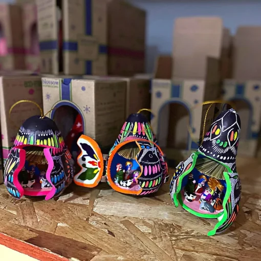 Retablo Nativity gourd